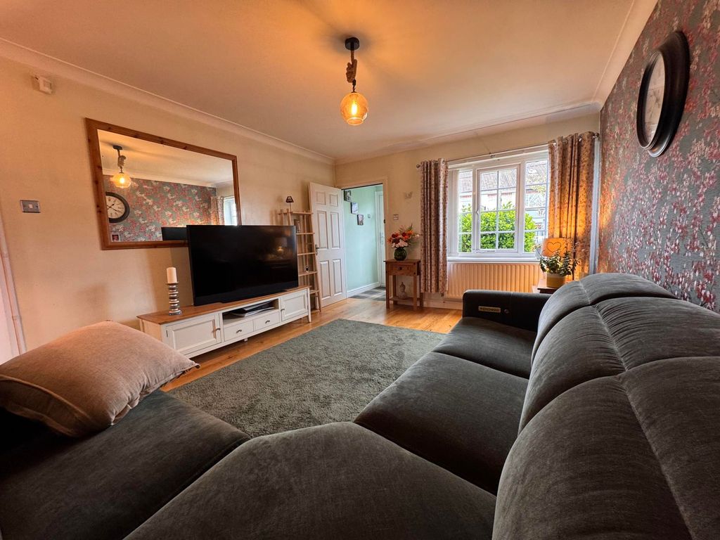 Property photo 2 of 20