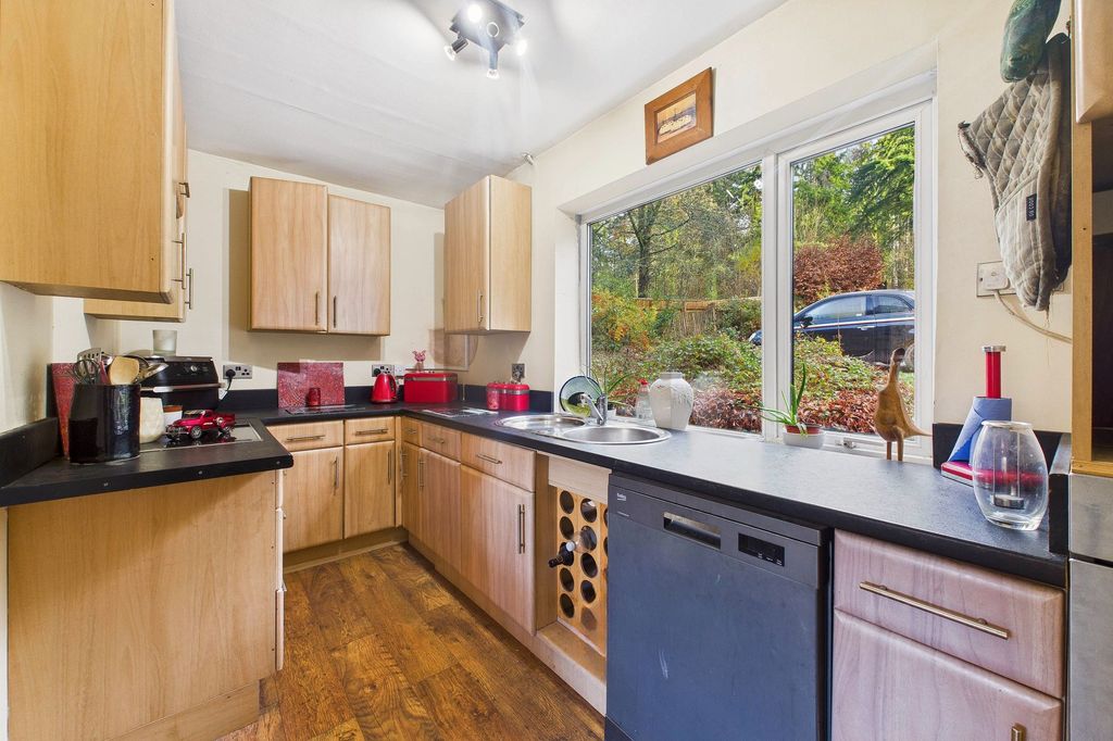 Property photo 2 of 39