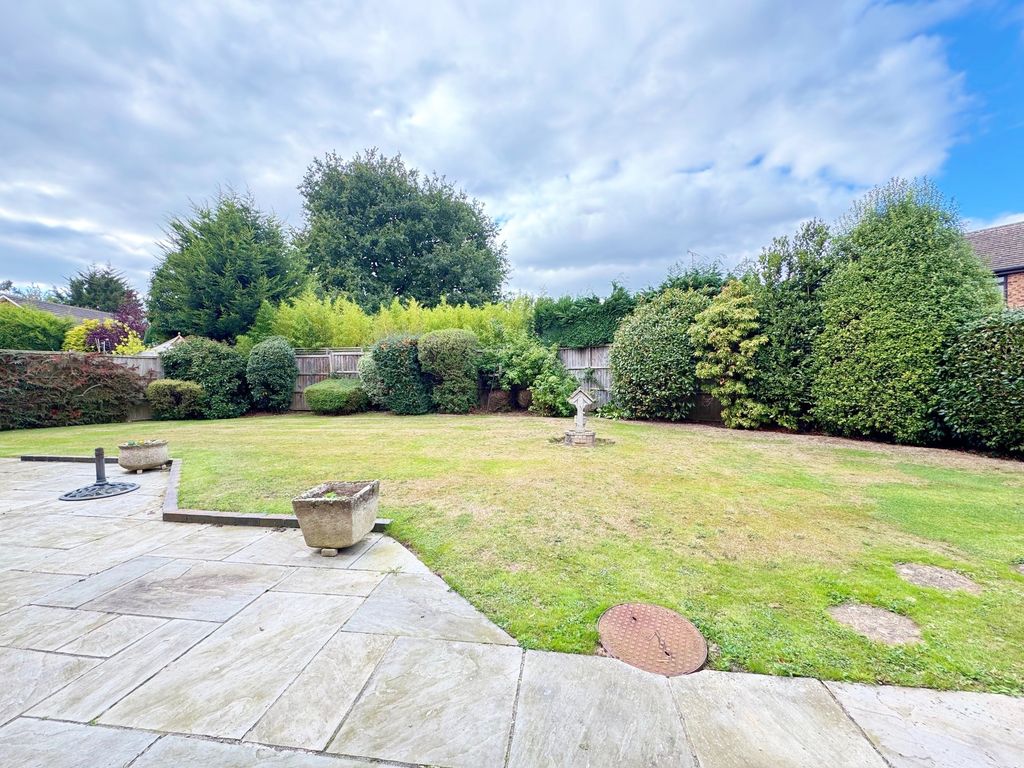 Property photo 3 of 18 Garden