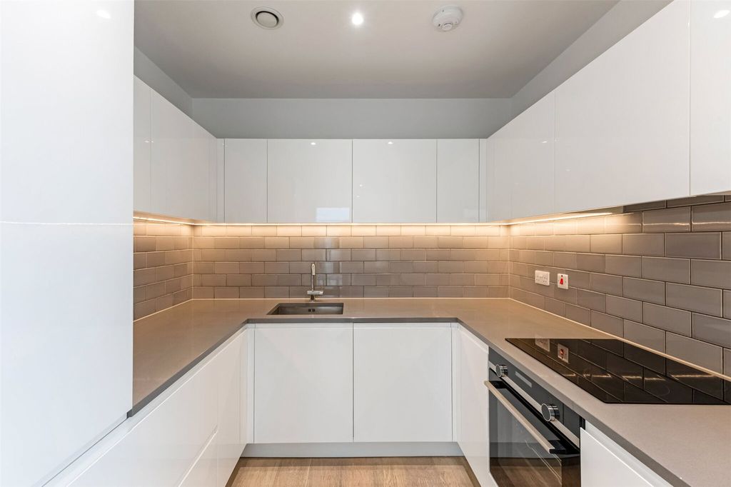 Property photo 3 of 23 Picture No. 11