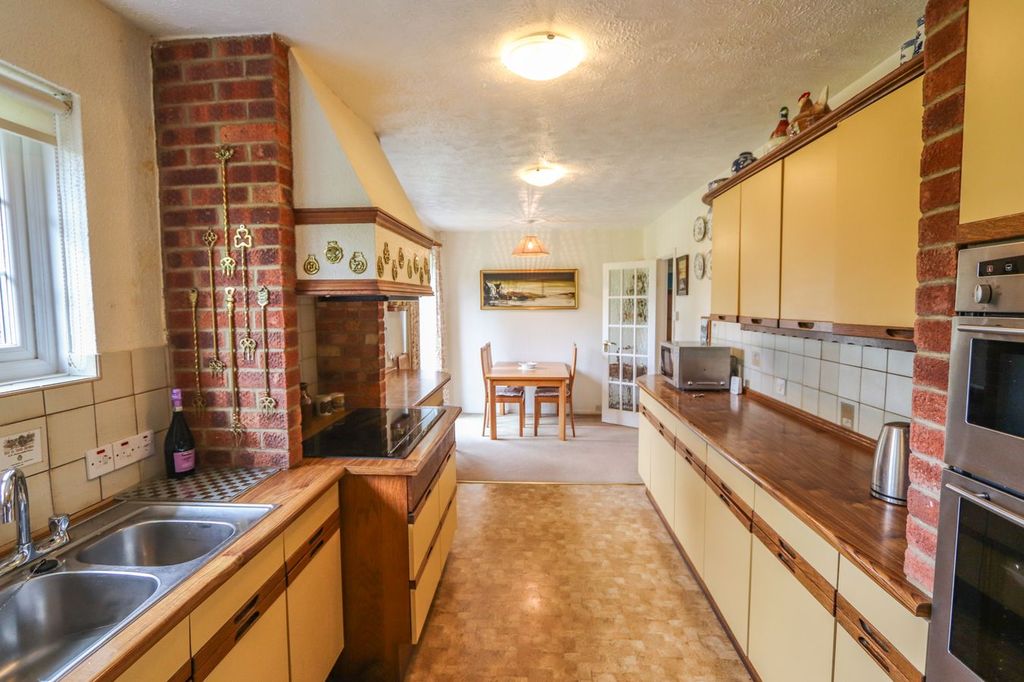 Property photo 3 of 25
