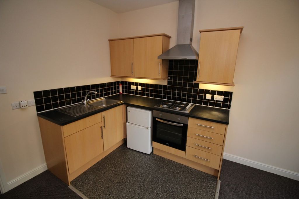 Property photo 3 of 9 Kitchen