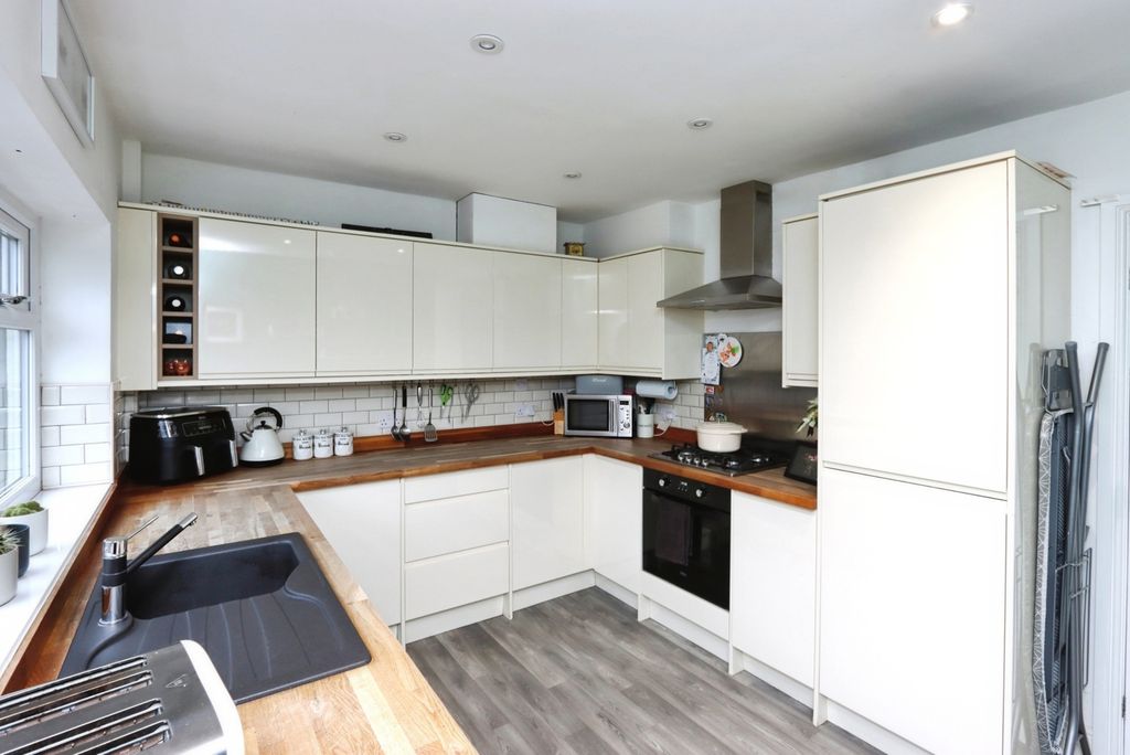 Property photo 2 of 20 Pbox-Img.Jpg