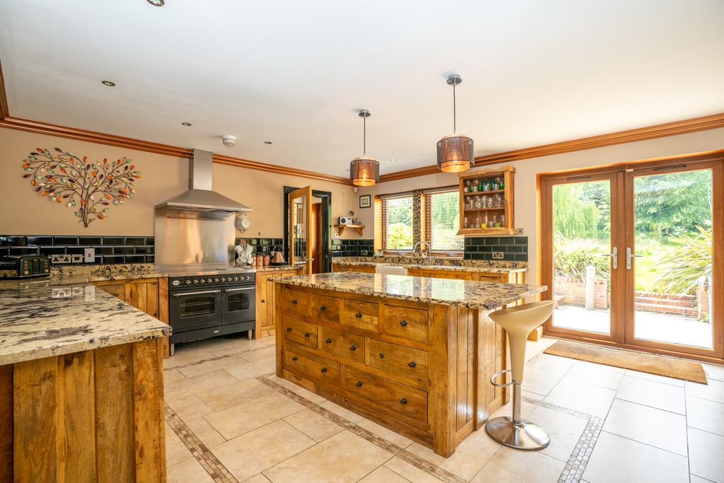 Property photo 1 of 26 4Wildgrove6