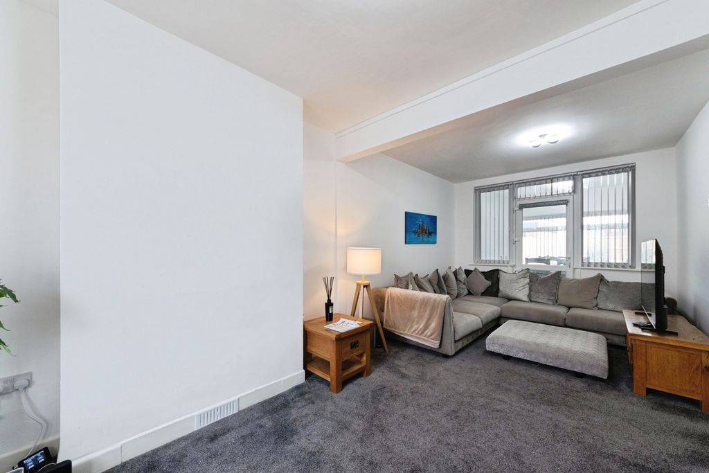 Property photo 3 of 17 Pbox-Img.Jpg