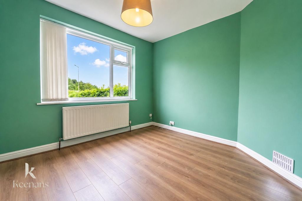 Property photo 3 of 37 Gainsborough Ave-2.Png