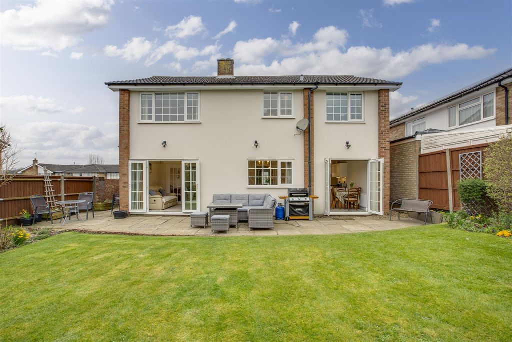 Property photo 2 of 17 32 Southfield Drive, Hp15 7Hb-3.Jpg