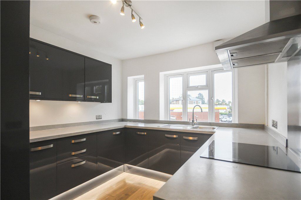 Property photo 3 of 10 Kitchen