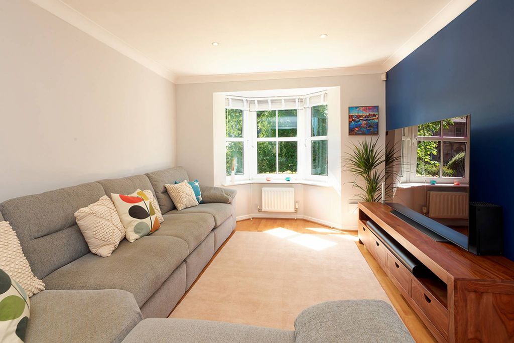 Property photo 2 of 27