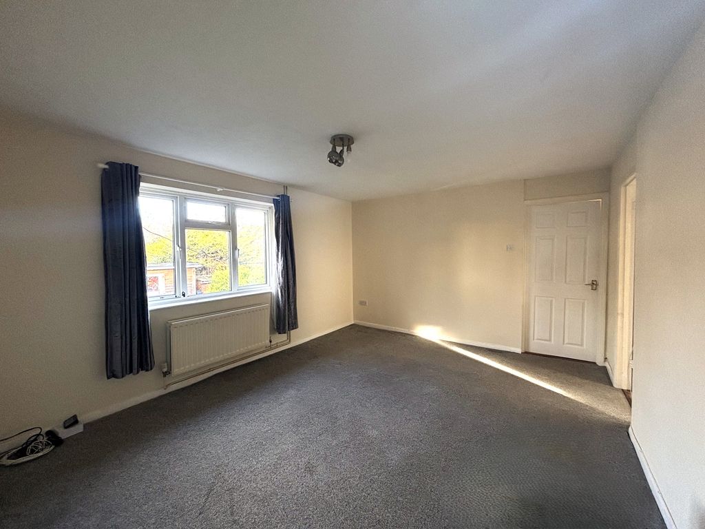 Property photo 3 of 10 Living Room