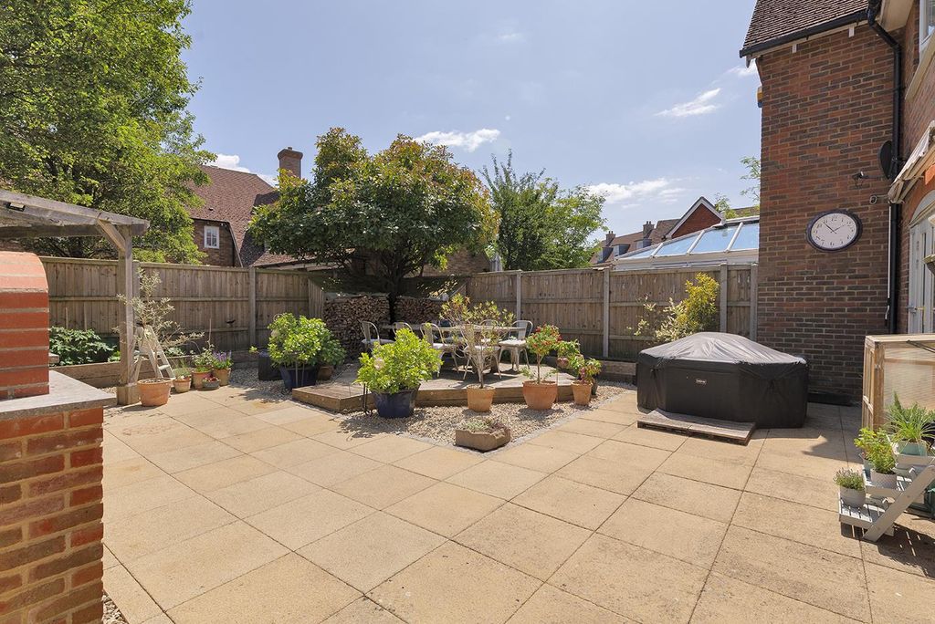 Property photo 3 of 18 Garden