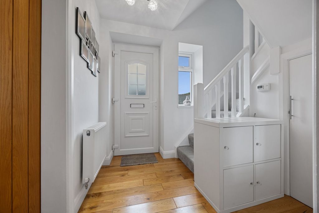 Property photo 3 of 61 Entrance Hall