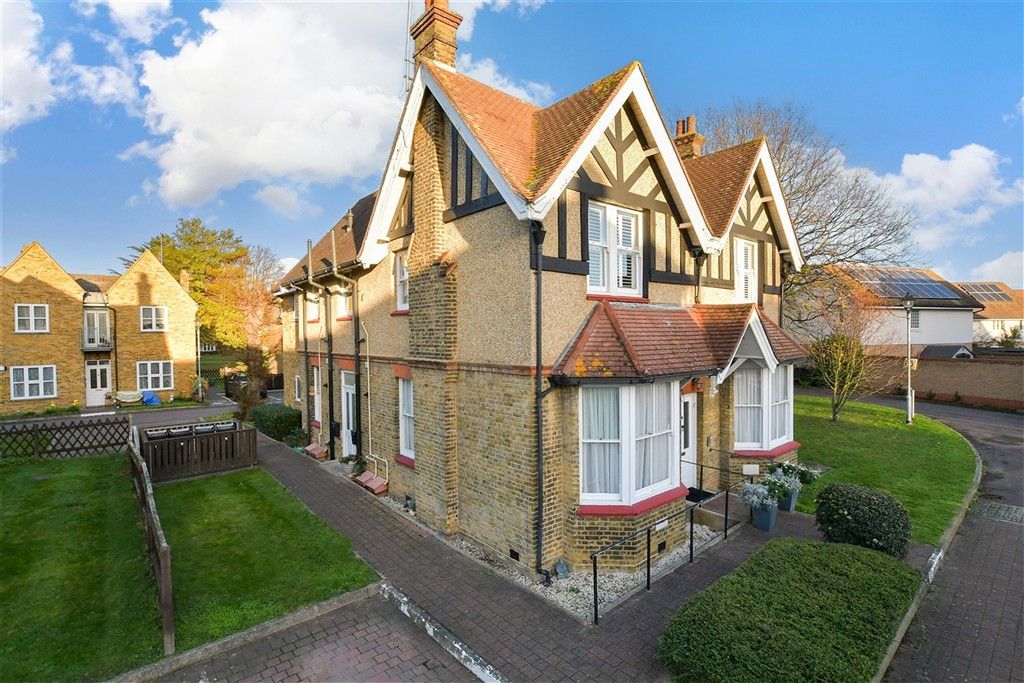 Property photo 1 of 8 External (Web)