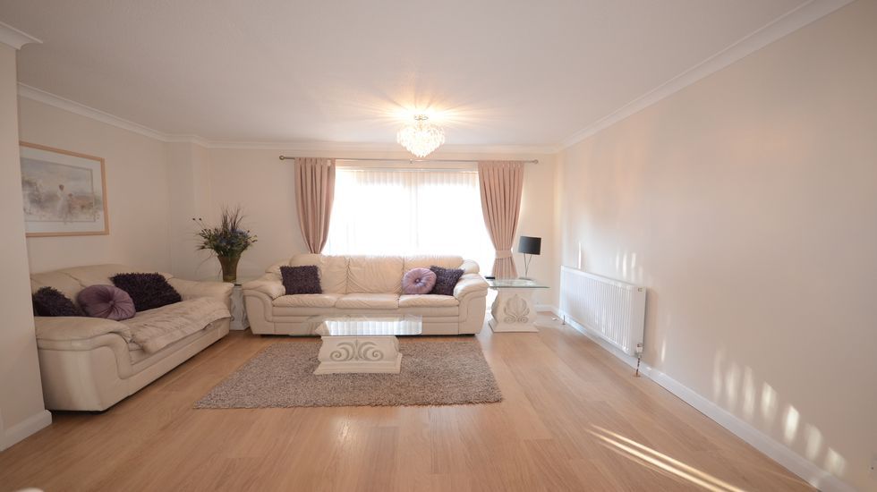 Property photo 2 of 8 Lounge Bresized