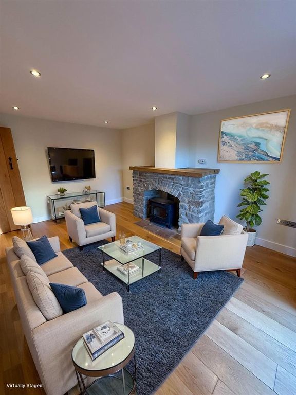 Property photo 3 of 14 Living Room I