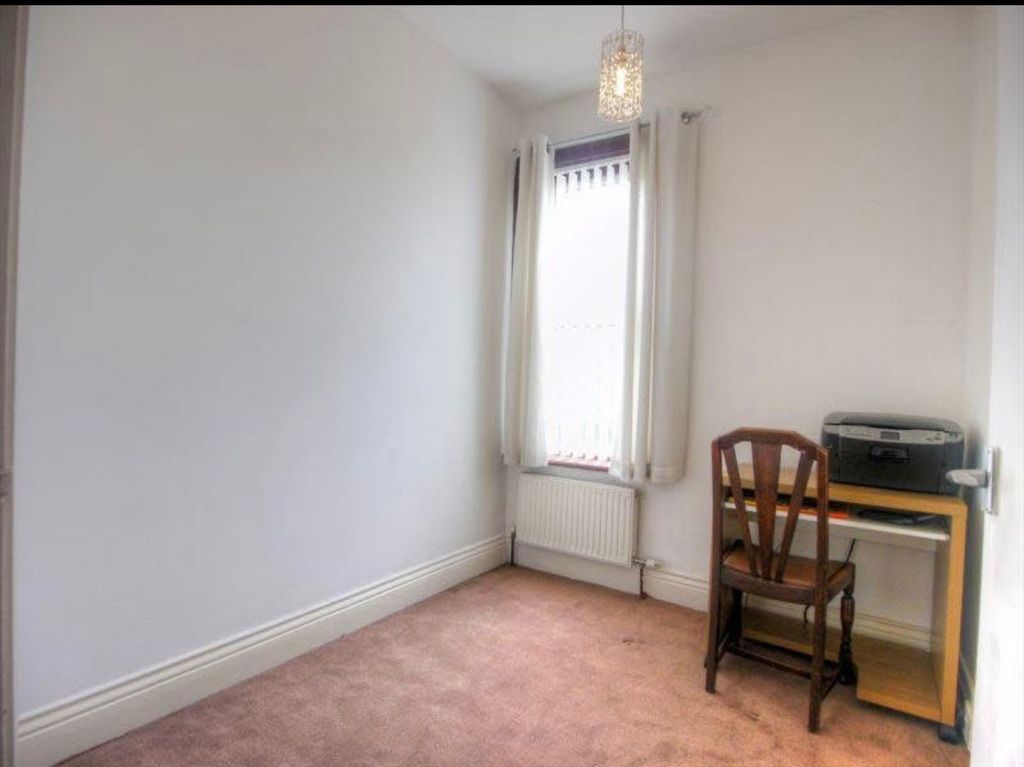 Property photo 3 of 8 Gallery