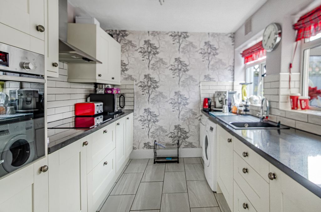 Property photo 2 of 15 Advert-31