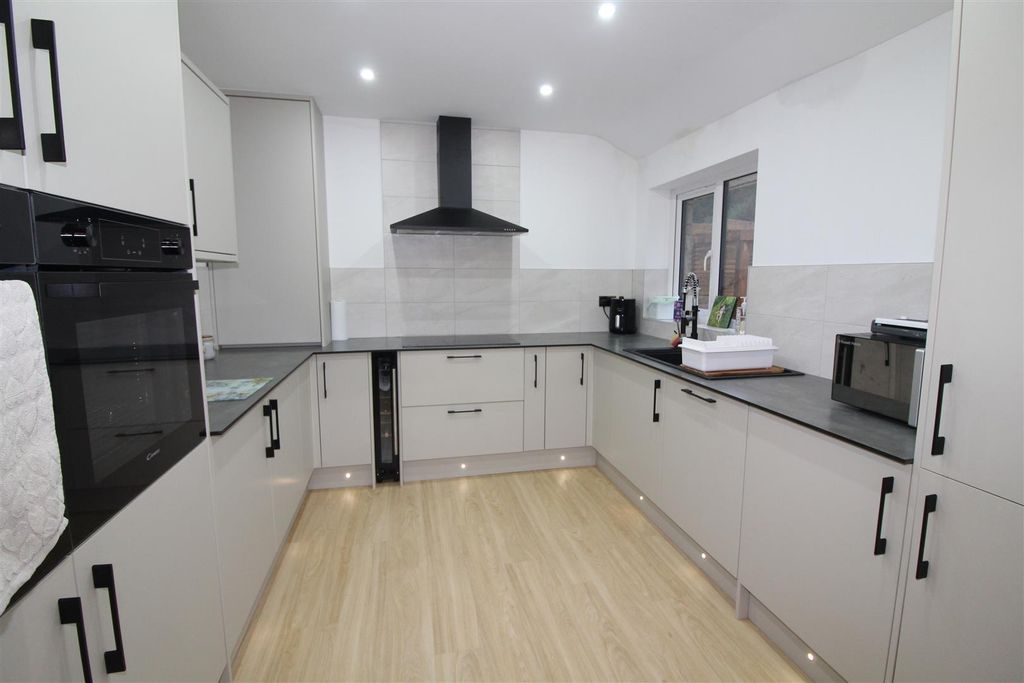 Property photo 2 of 31 Kitchen/Dining Room