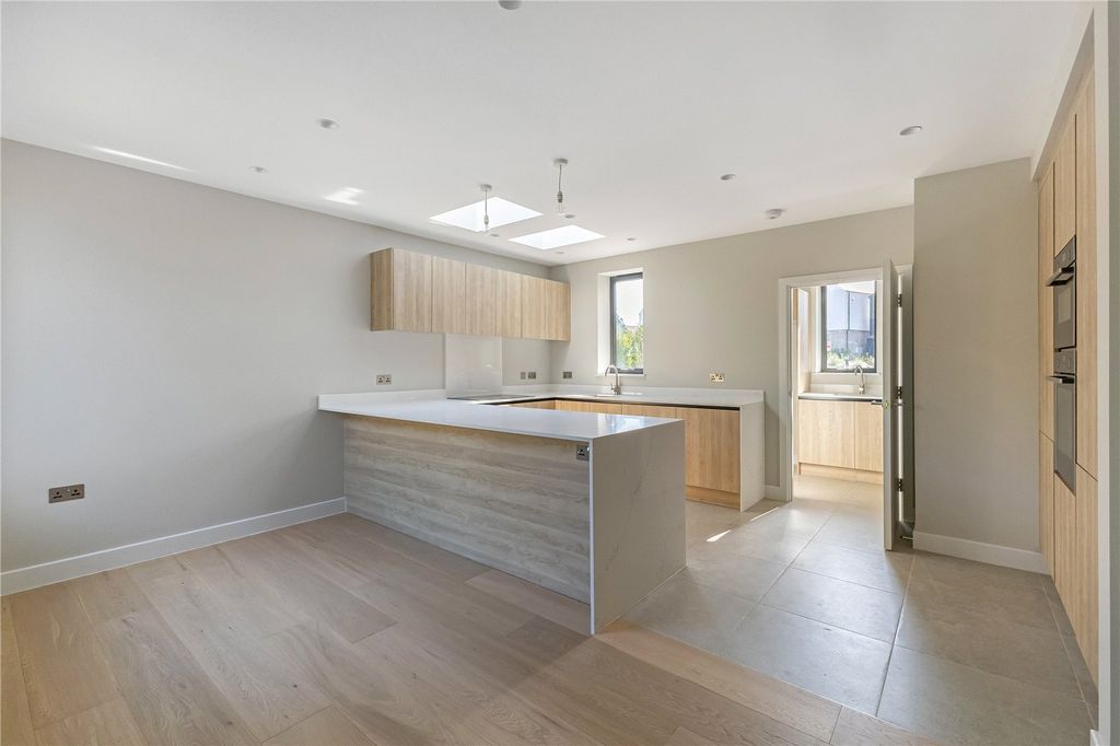 Property photo 3 of 13 Kitchen