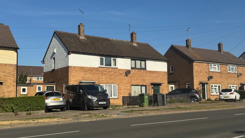 Property photo 1 of 9 Living Room