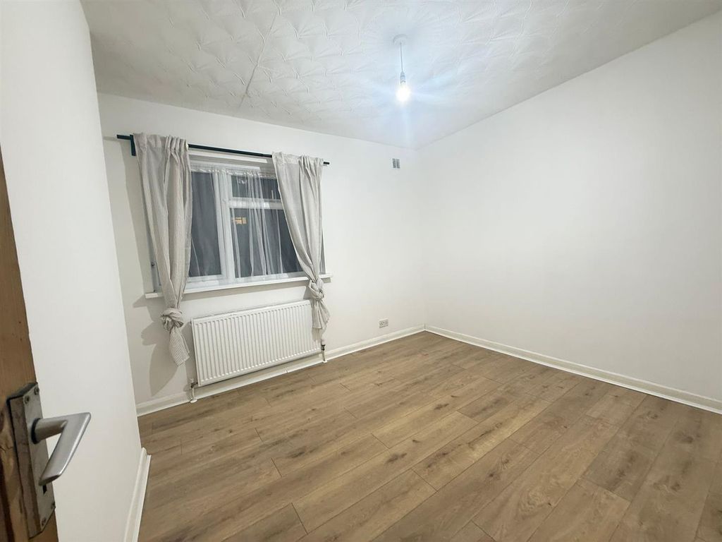 Property photo 3 of 6 Photo-2025-11-07-14-02-09 4.Jpg