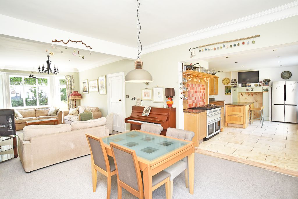 Property photo 3 of 19