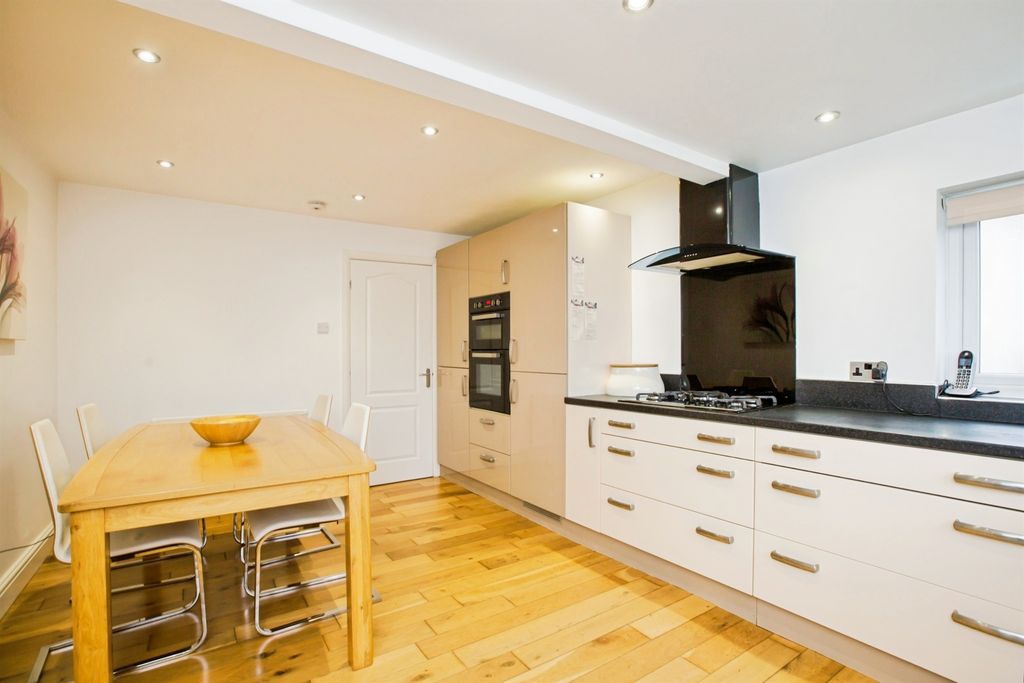 Property photo 3 of 21