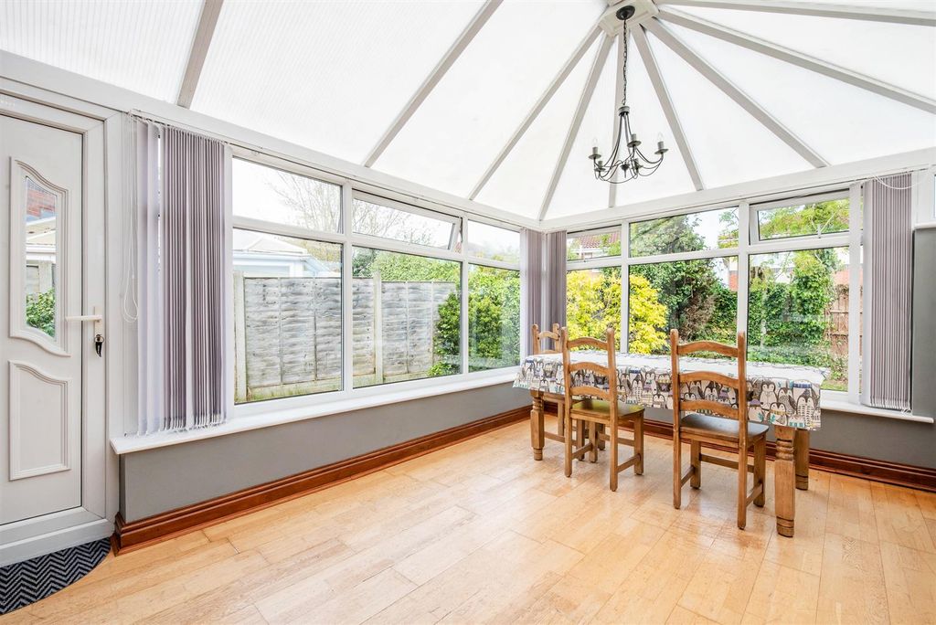 Property photo 3 of 18 Conservatory