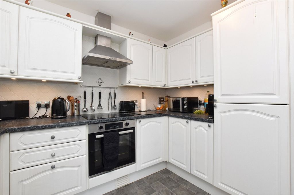 Property photo 3 of 14 Kitchen