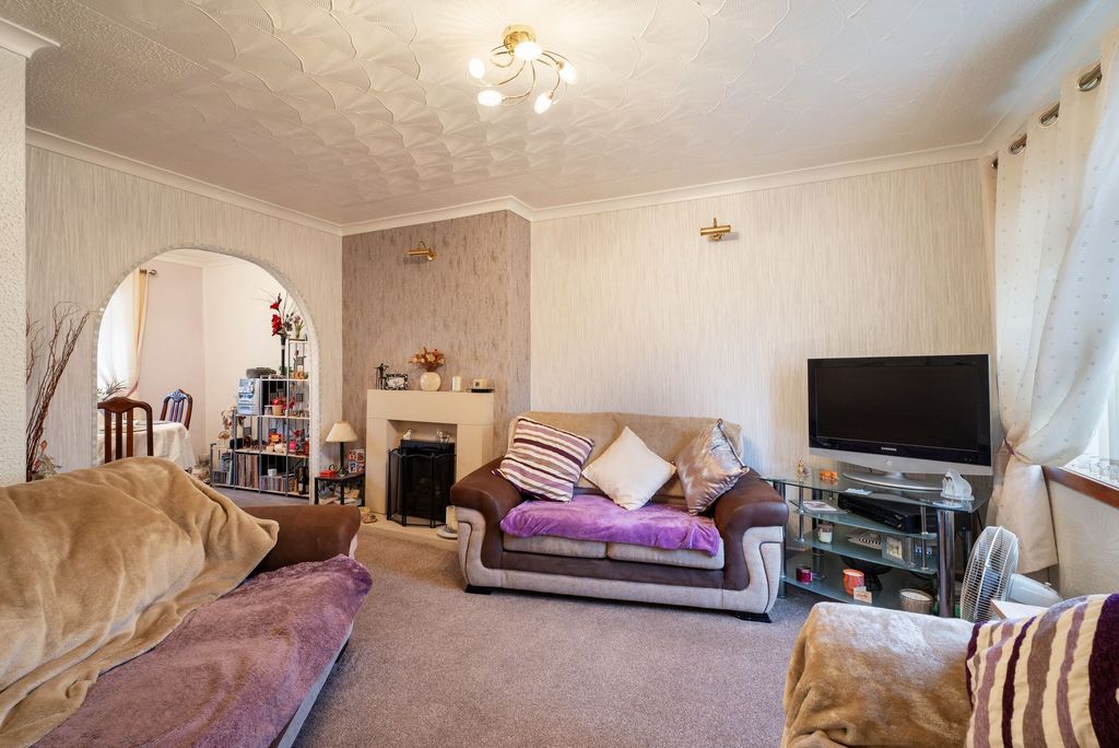 Property photo 2 of 20