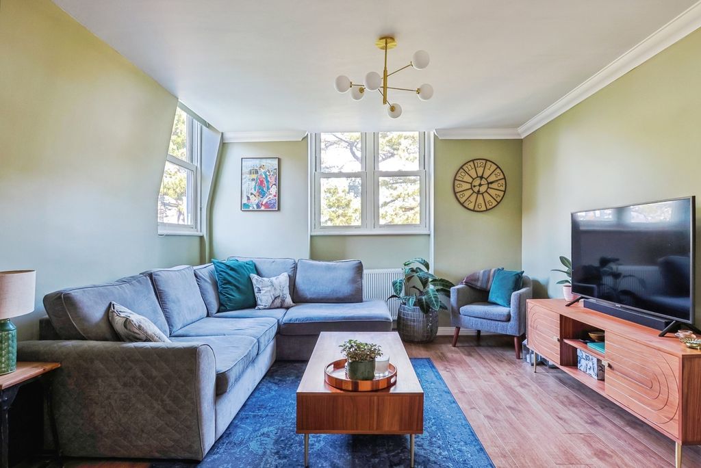 Property photo 3 of 11 Pbox-Img.Jpg