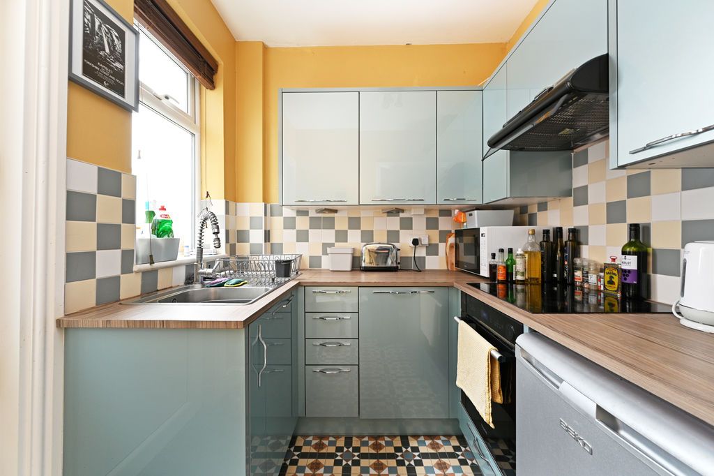Property photo 2 of 33 Kitchen
