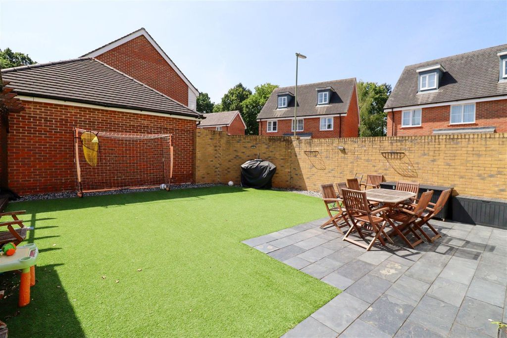 Property photo 2 of 26 Rear Garden