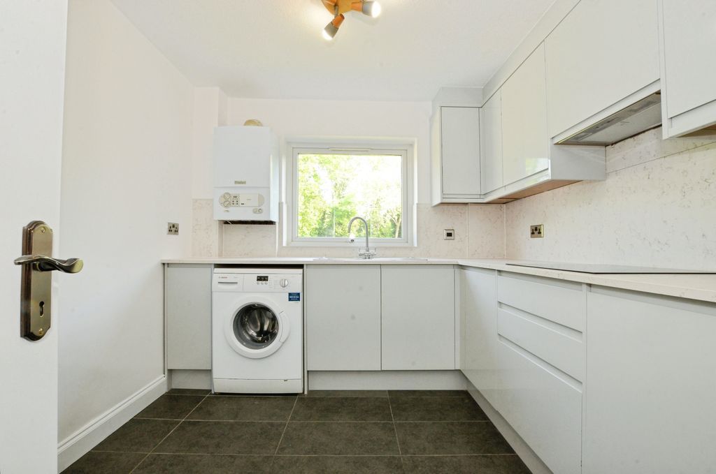 Property photo 3 of 19 Kitchen
