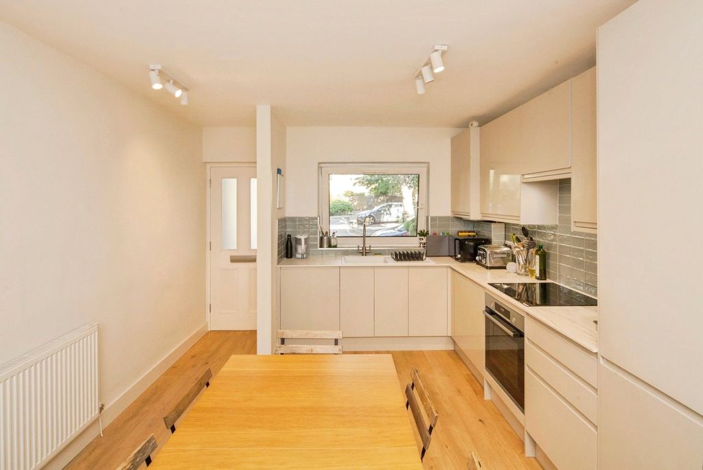 Property photo 2 of 17 Photo