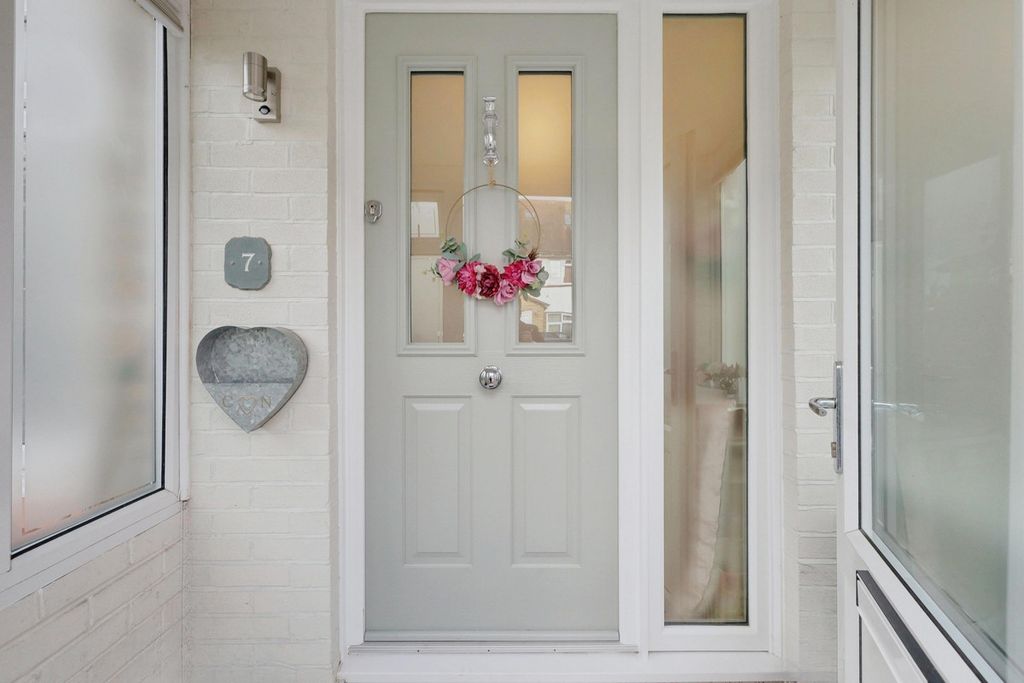 Property photo 2 of 27