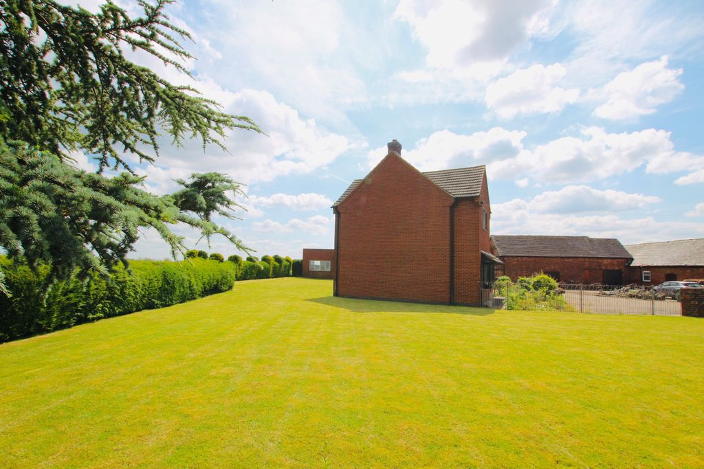 Property photo 3 of 7