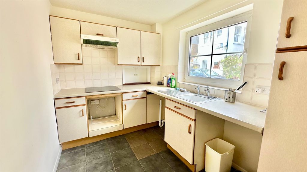 Property photo 3 of 24