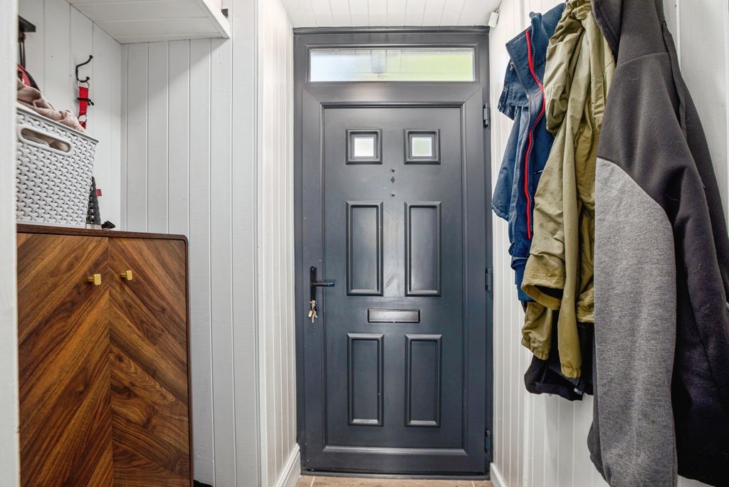Property photo 3 of 49 Pbox-Img.Jpg
