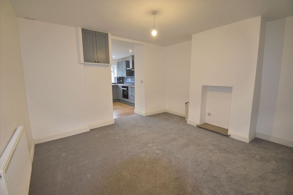 Property photo 3 of 11 Dining / Living Room