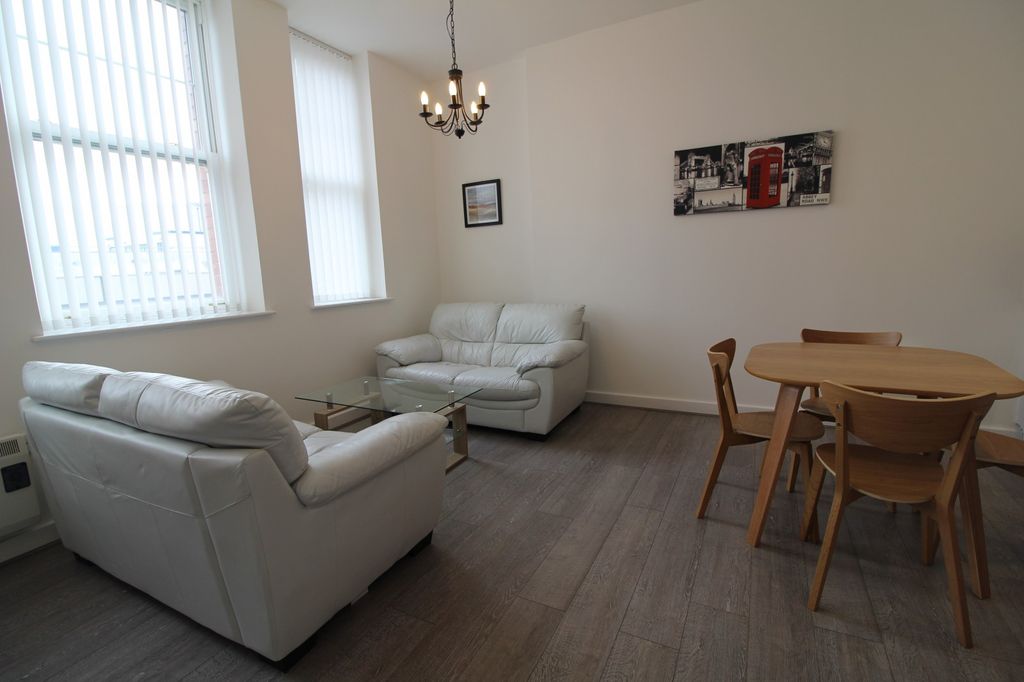 Property photo 3 of 6 Lounge