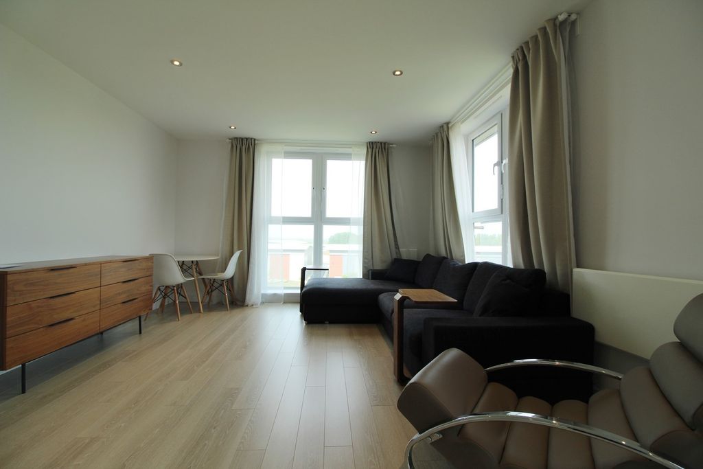 Property photo 2 of 7 Living Area