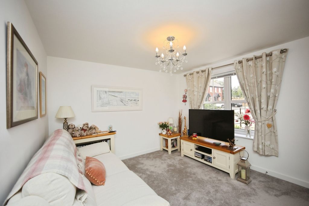 Property photo 2 of 17 Photo