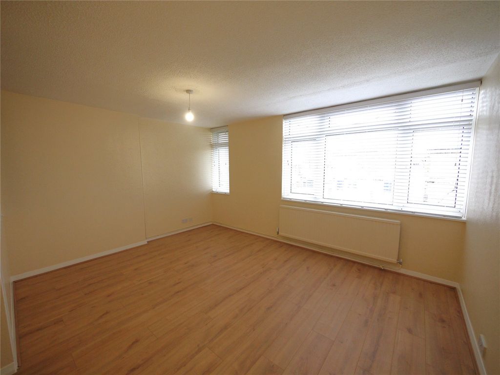 Property photo 3 of 8 Picture No. 04