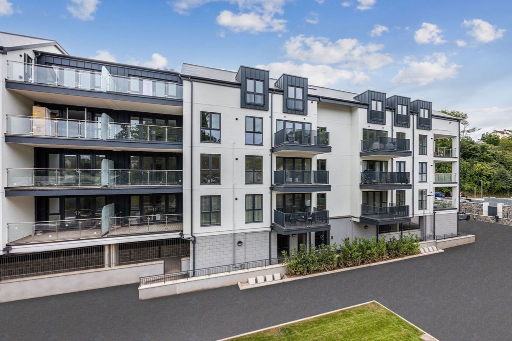 Property photo 2 of 10