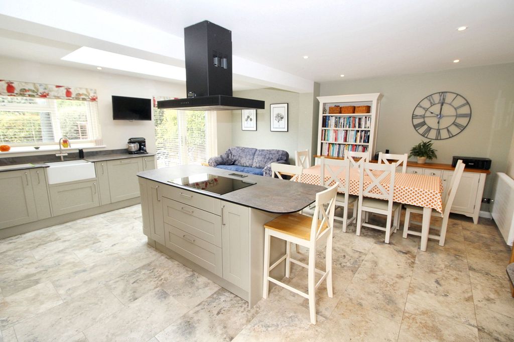 Property photo 2 of 22