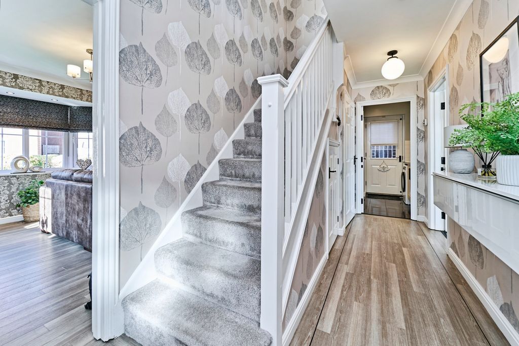 Property photo 2 of 25 Hallway