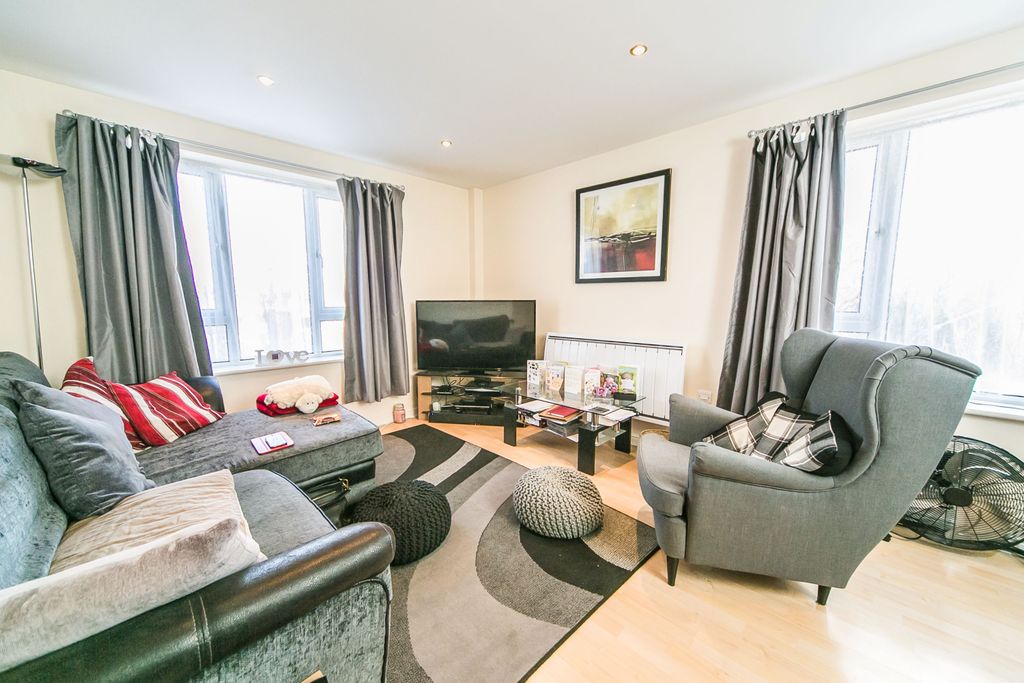 Property photo 2 of 7 1A6d6F02-562E-4828-A