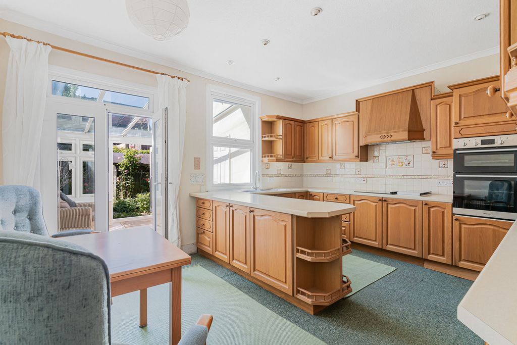 Property photo 3 of 11