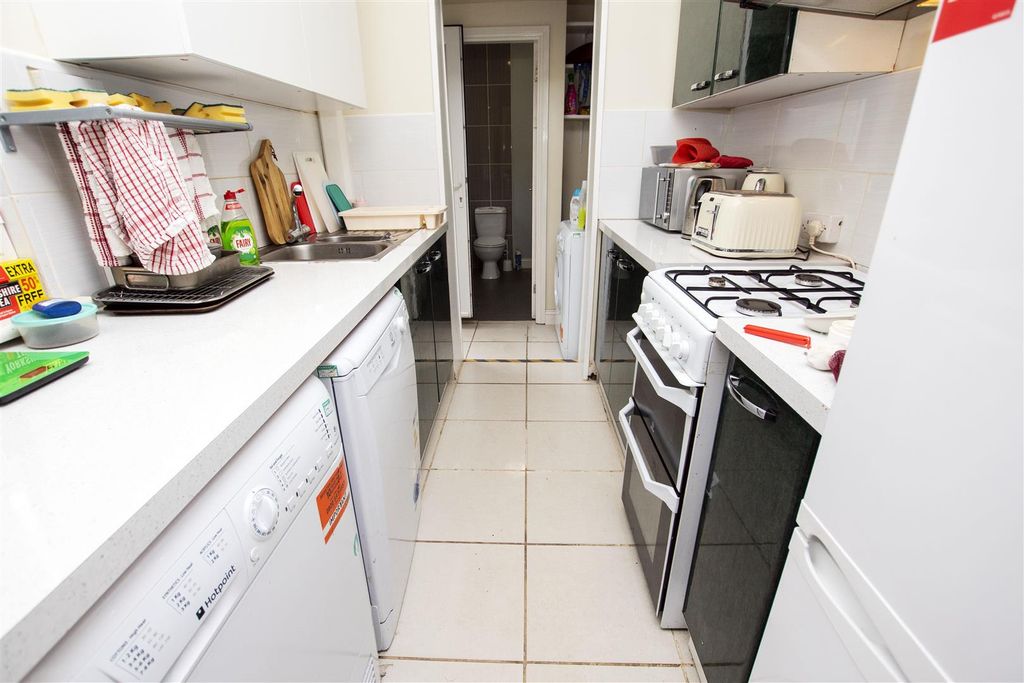Property photo 3 of 11 Approach